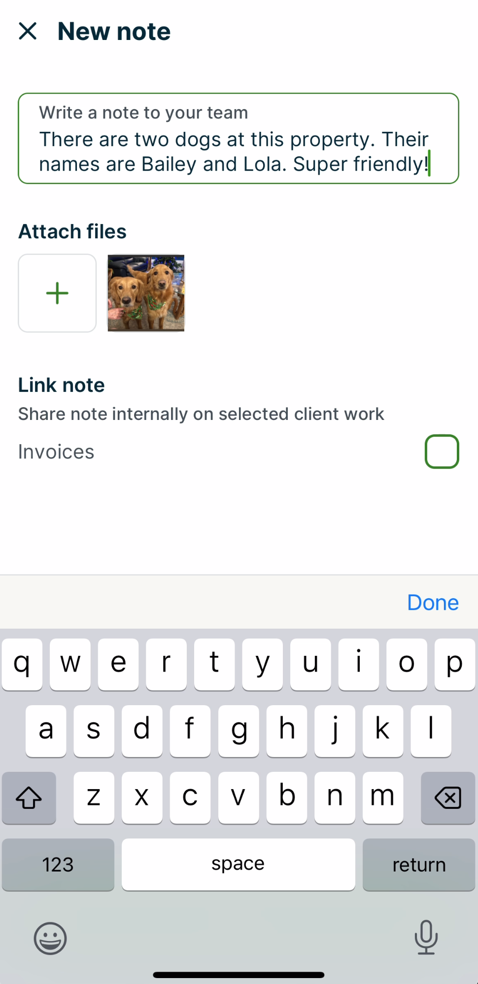 a new note in progress. There is a description of a client's dogs including the fact they're friendly and an uploaded image of the dogs