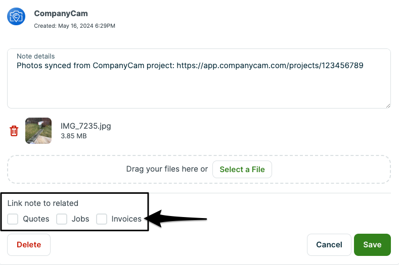Editing a CompanyCam synced internal note with the note linking options to Quotes, Jobs, and Invoices highlighted 